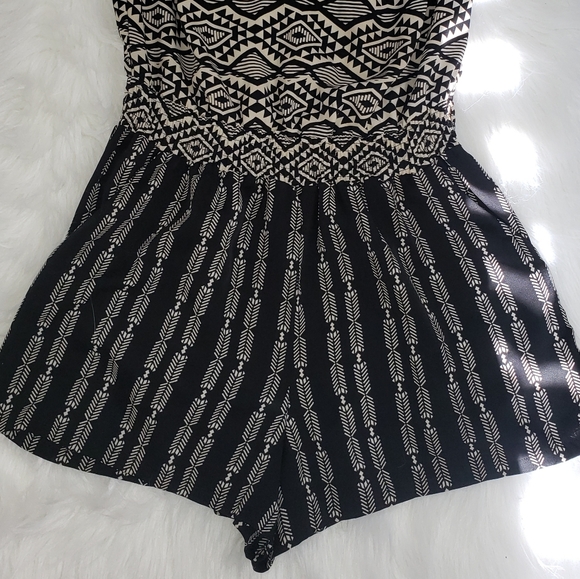 Shorts Romper Size Large - Picture 3 of 3